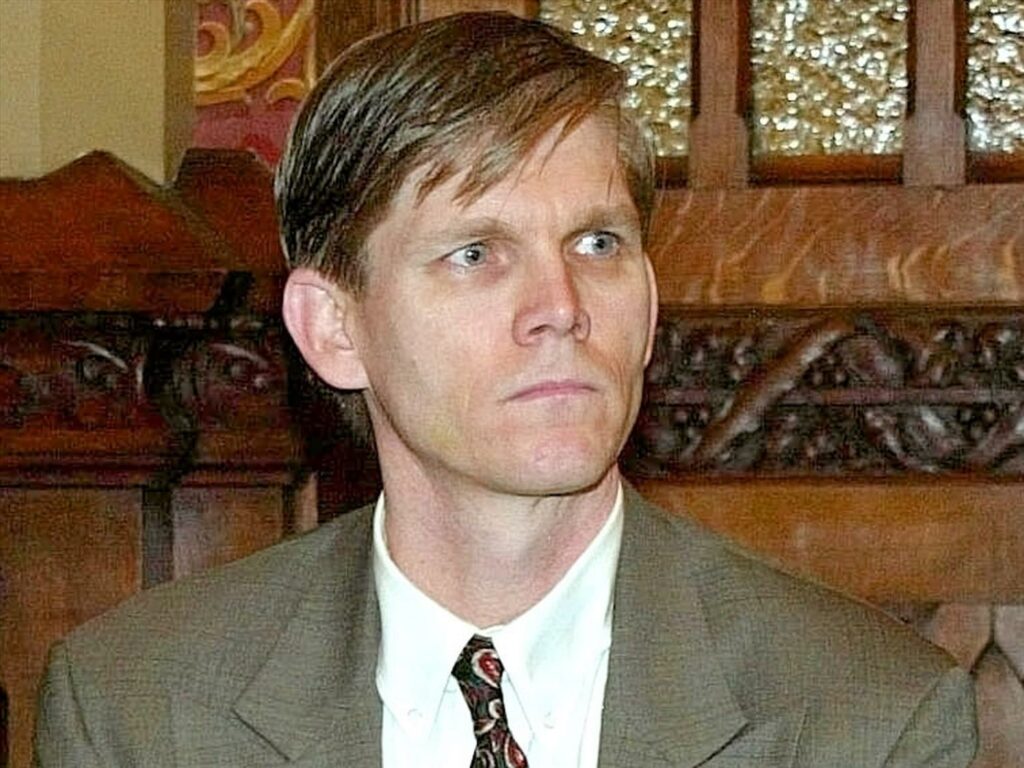 Тед Махер медбрат и поджигатель на суде в Монако