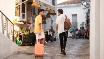 Friends traveling discovering new places 338x190