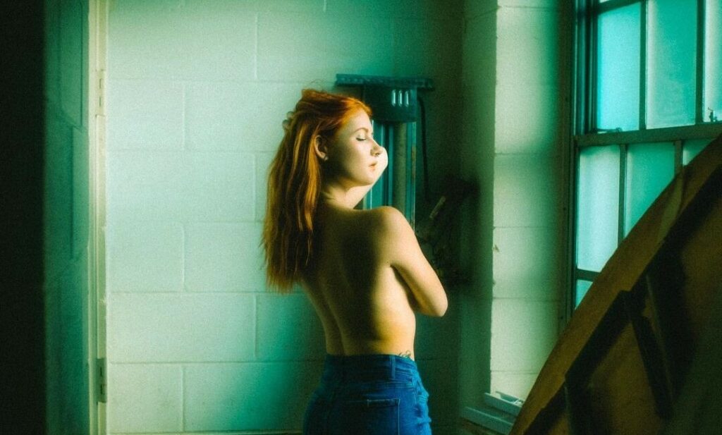 Сантьяго Траверсо &mdash; неоновый портрет в ночном стиле, Флорида