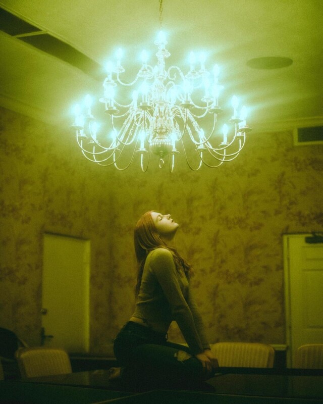 Ночной портрет в стиле Траверсо &mdash; одиночество и неоновый свет