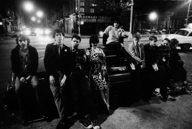 Панки возле CBGB, снимок Годлиса
