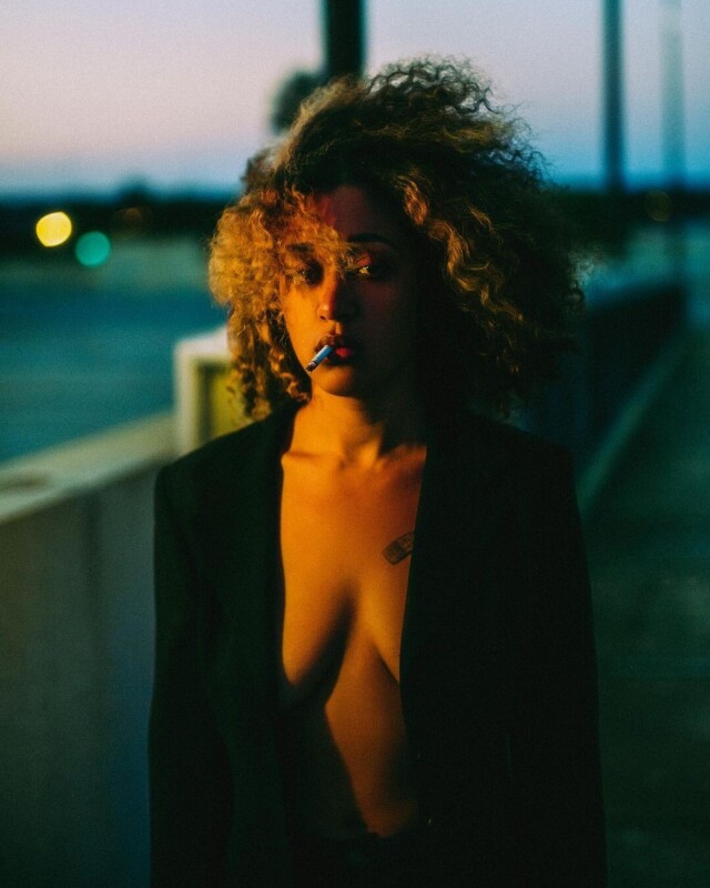 Портрет в неоновом свете &mdash; работа Сантьяго Траверсо, Флорида