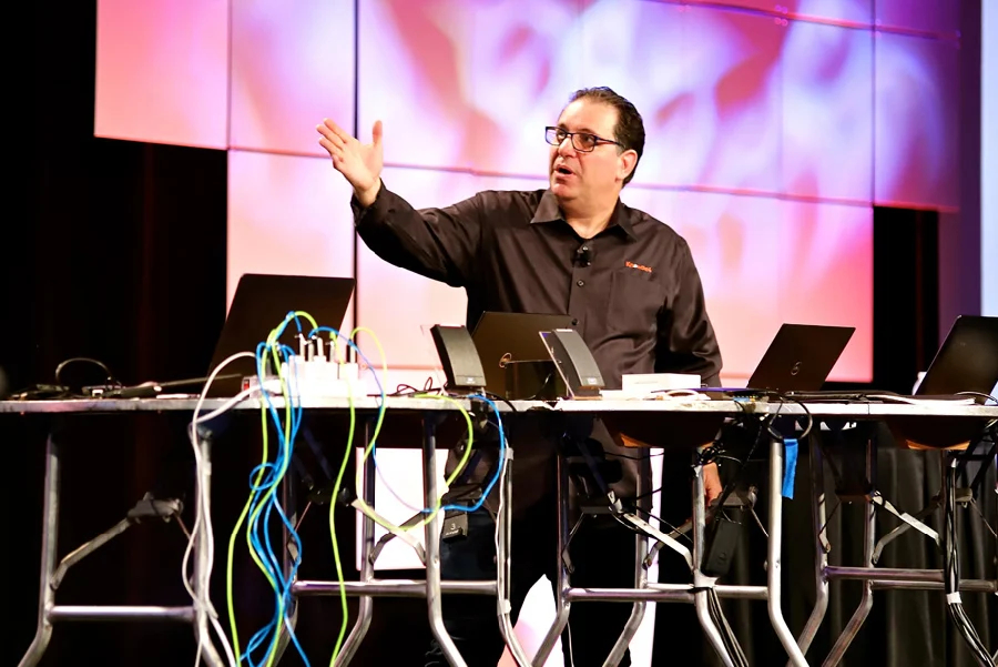 Kevin Mitnick после выхода из тюрьмы начало 2000-х