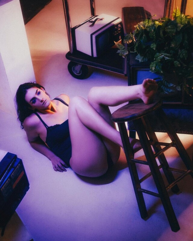 Неоновые огни в работах Траверсо &mdash; ночной портрет во Флориде