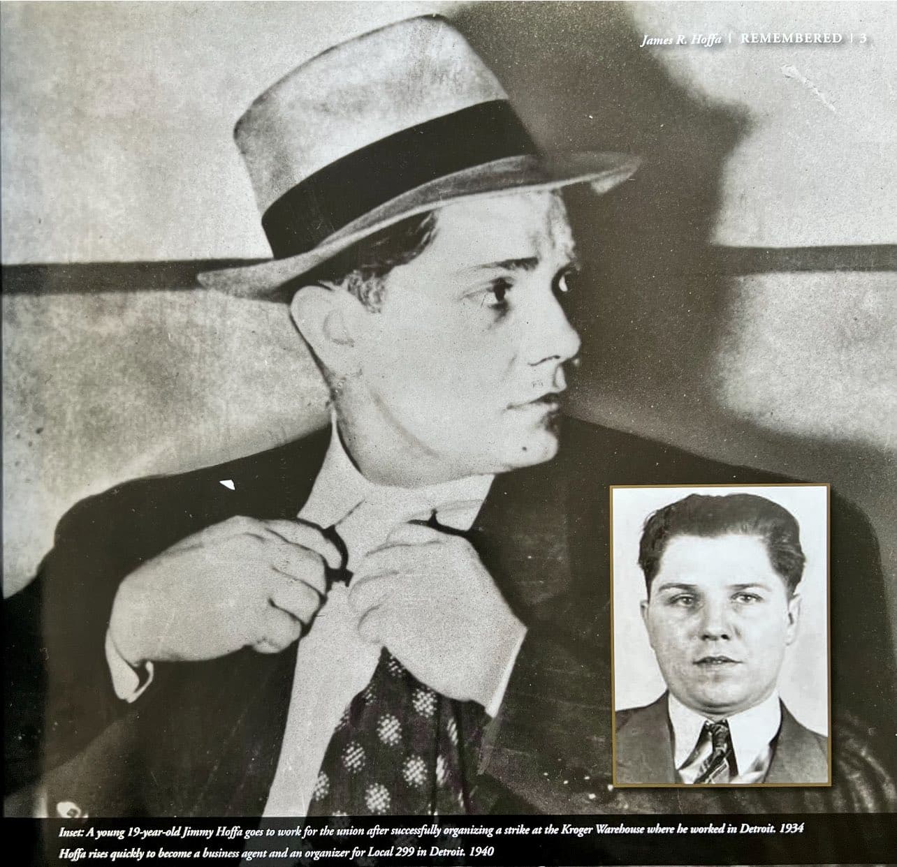 Портрет 19-летнего Джимми Хоффы в костюме и галстуке, США, 1930-е годы.