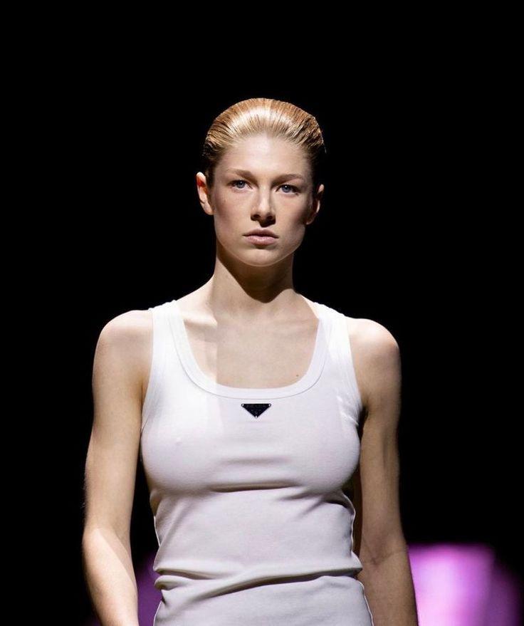 Хантер Шефер на модном показе — начало модельной карьеры