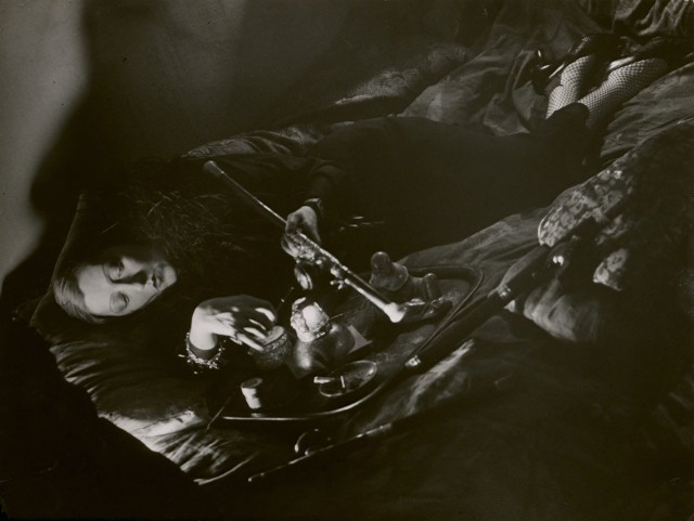 Опиоманка в Париже, фотография Брассаи 1931