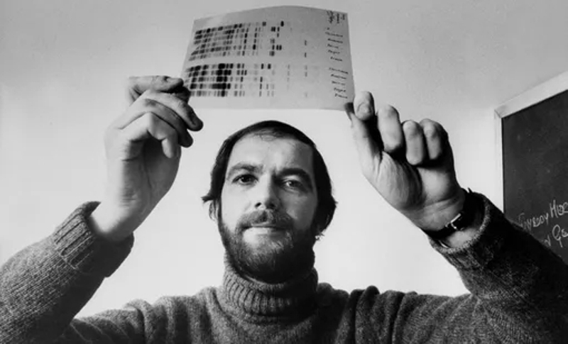 Портрет Алека Джеффриса &mdash; британского генетика, создателя метода ДНК-дактилоскопии