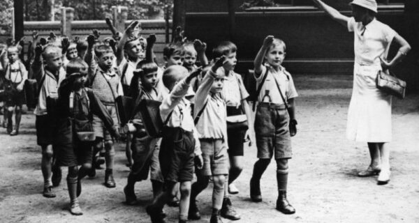Как жили дети в нацистской Германии: от букварей до концлагерей