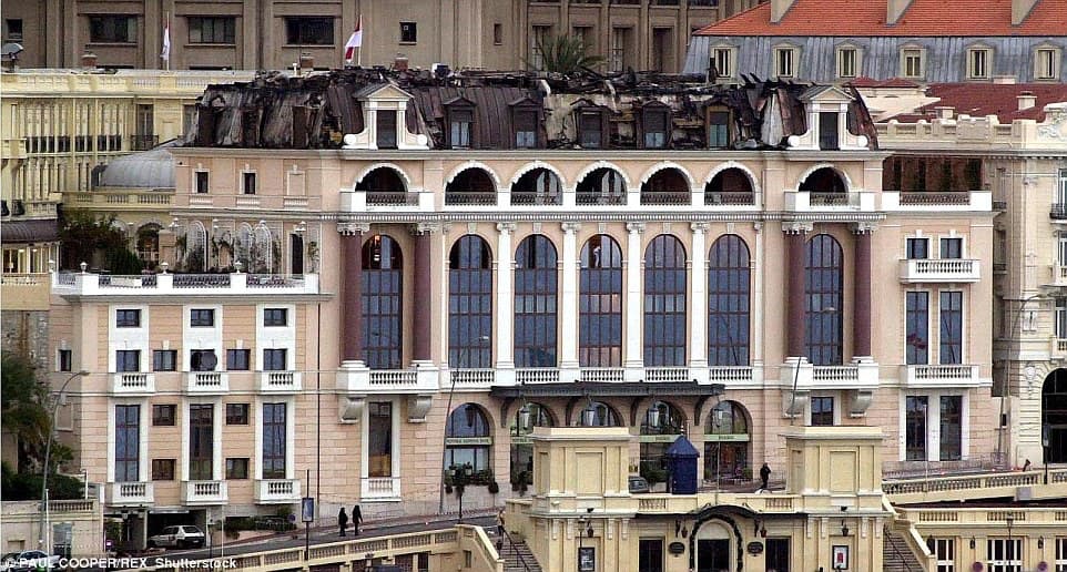 Особняк Эдмонда Сафры после пожара в Монте-Карло декабрь 1999