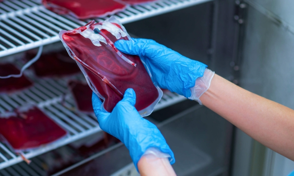 Медицинский пакет с кровью 