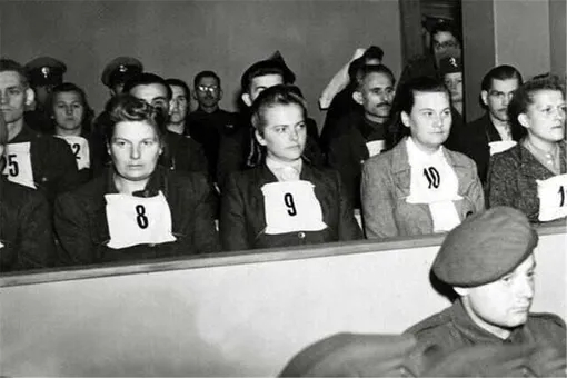 Ирма Грезе в зале суда на Бельзенском процессе 1945 года