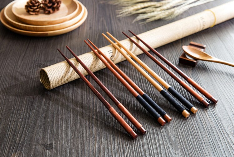 Разнообразные наборы китайских и японских палочек для еды