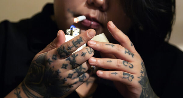 «Я спал в коробках с бездомными»: как фотограф Ян Сын У снимал запретную Японию