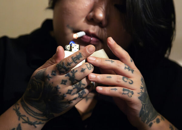 «Я спал в коробках с бездомными»: как фотограф Ян Сын У снимал запретную Японию