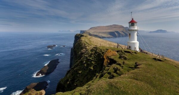 Маяки в тумане, шторме и на рассвете — фото, от которых мурашки по коже