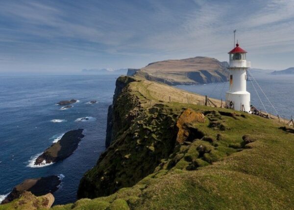 Маяки в тумане, шторме и на рассвете — фото, от которых мурашки по коже