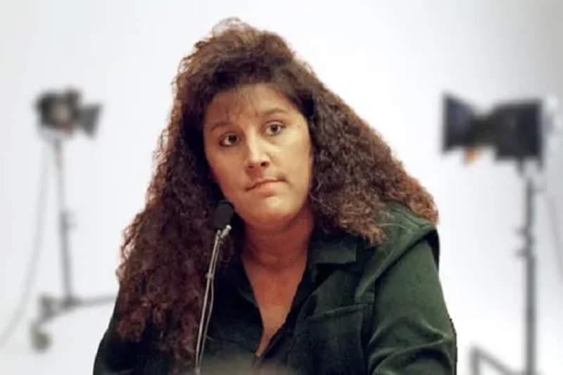 официантка Тонда Дикерсон (Tonda Dickerson)