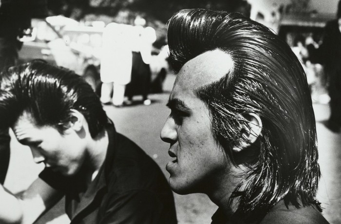 Рокеры в квартале Харадзюку, Токио: кадр Эда ван дер Элскена, 1983 год