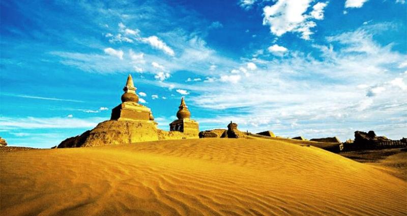 Руины древнего города Хара-Хото в пустыне Гоби буддийские ступы мертвый город