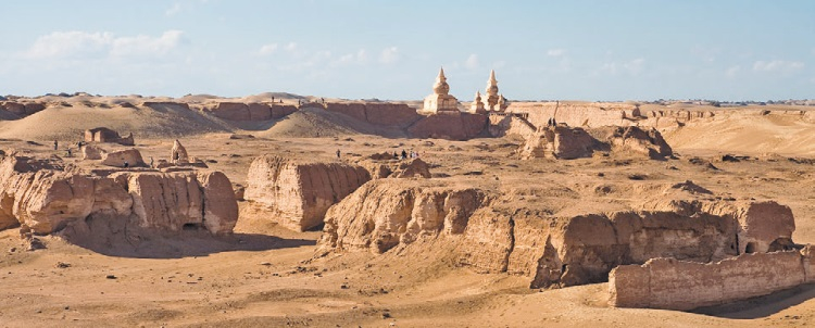 Панорама руин Хара-Хото буддийские ступы последствия осады 1372 года