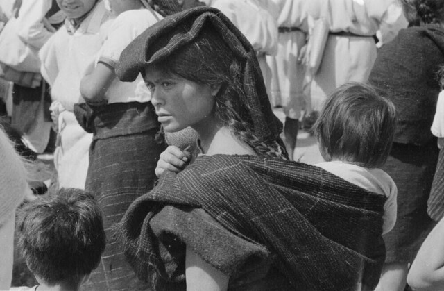 Женщина чамула с ребёнком в Сан-Хуан-Чамула, Мексика, 1959 год