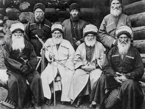 Старейшины карачаевского народа в селении Карт-Джурт, конец XIX века. Именно они решали судьбу кровников