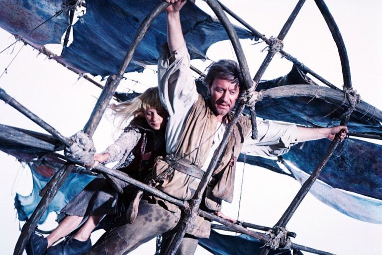 Марта и Орландо побеждают Чуму в «Сказке странствий»