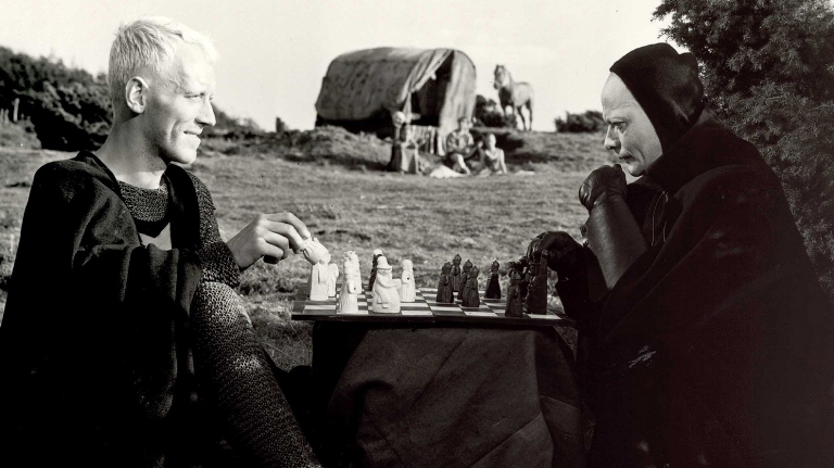 Рыцарь Антониус Блок играет в шахматы со Смертью в «Седьмой печати»
