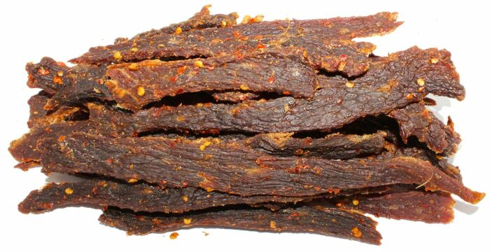 Монгольское вяленое мясо борц &mdash; полоски сушёного мяса