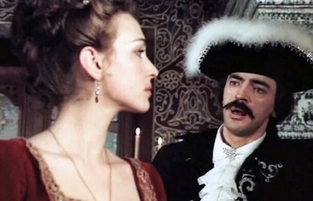 Сцена с песней Ланфрен-ланфра в исполнении Михаила Боярского