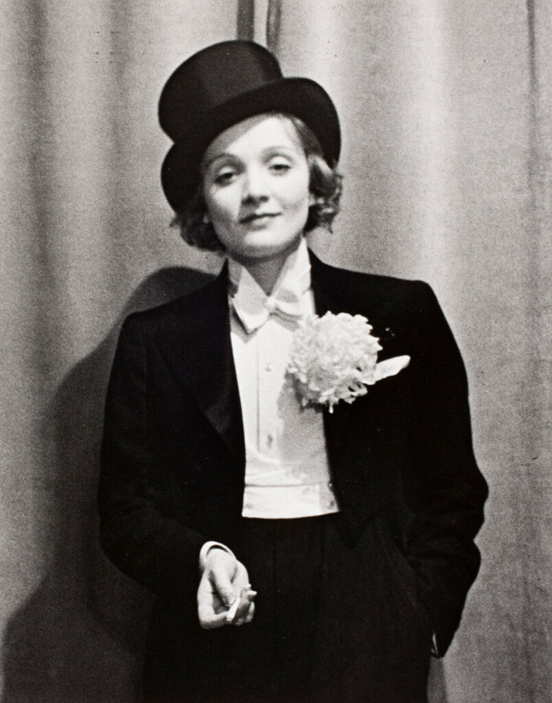 Марлен Дитрих на балу для иностранной прессы в Берлине, 1929 год, фото Эйзенштадта