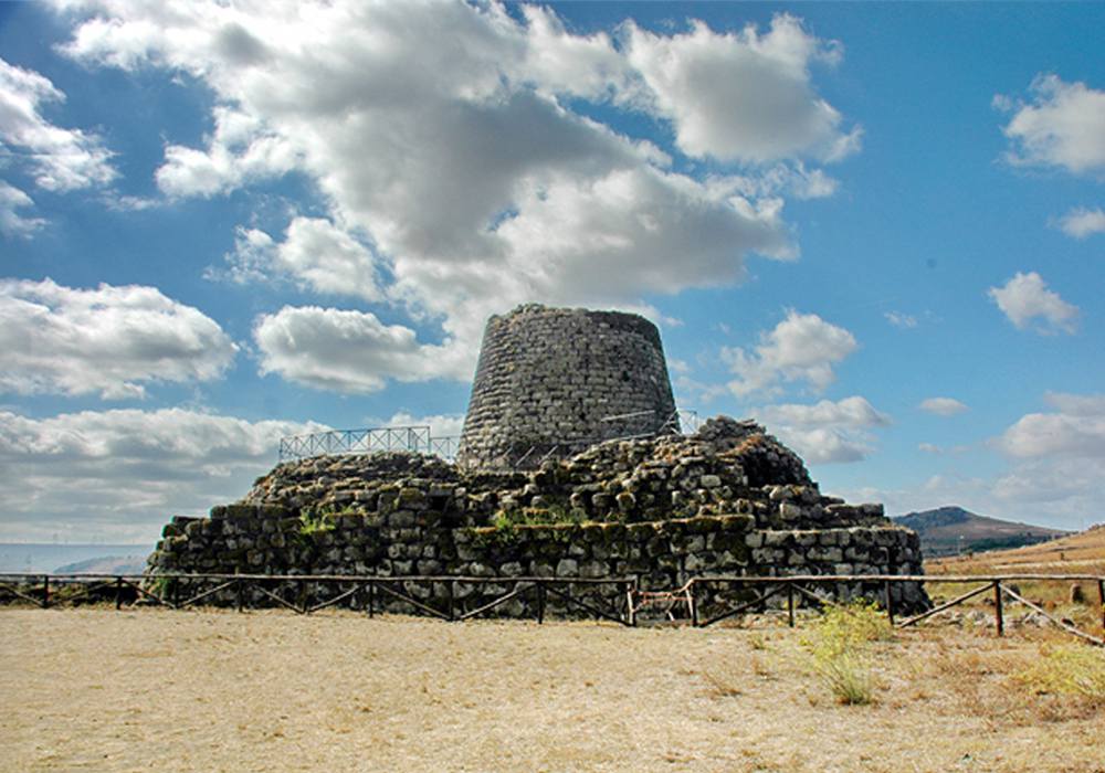 Нураг Санту-Антине (Nuraghe Santu Antine) &mdash; один из самых величественных и важных нурагов на острове Сардиния, Италия