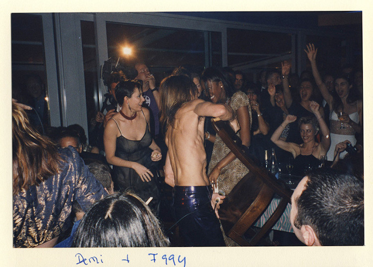 Demi Moore и Iggy Pop на полароидном фото Michael White