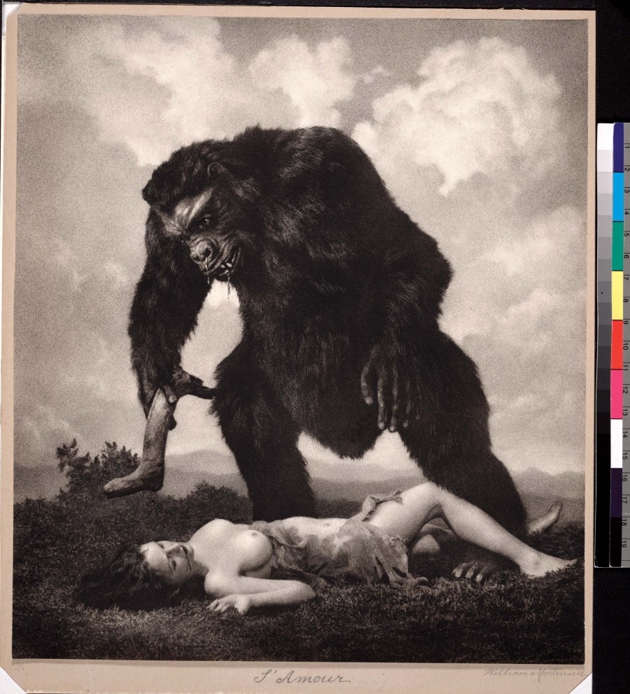 Гигантская горилла нависает над обнаженной женщиной, лежащей на траве в жуткой сцене L'Amour Уильяма Мортенсена