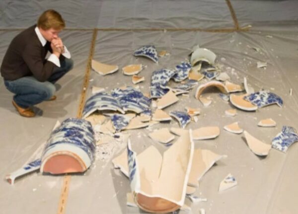 Что будет, если случайно повредить или уничтожить ценный музейный экспонат