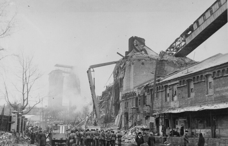 Внутренние разрушения после взрыва на Калининском мелькомбинате