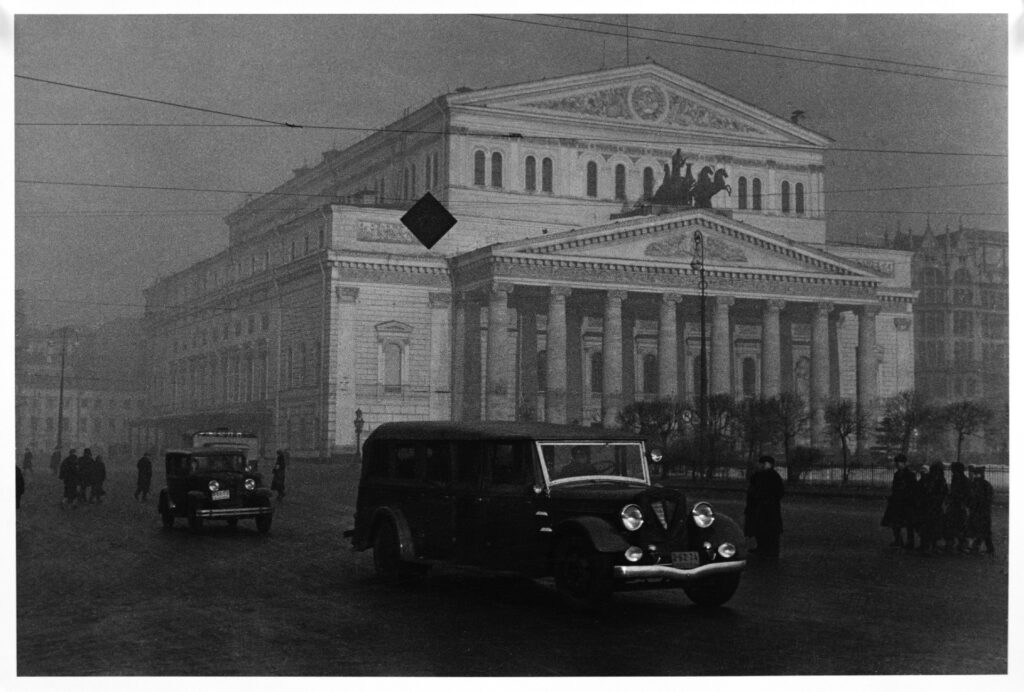 Большой театр в Москве: архитектурный кадр Евзерихина