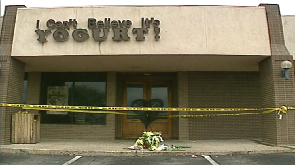 Вывеска кафе I Can't Believe It's Yogurt, франшиза которого появилась в Техасе в 1977 году