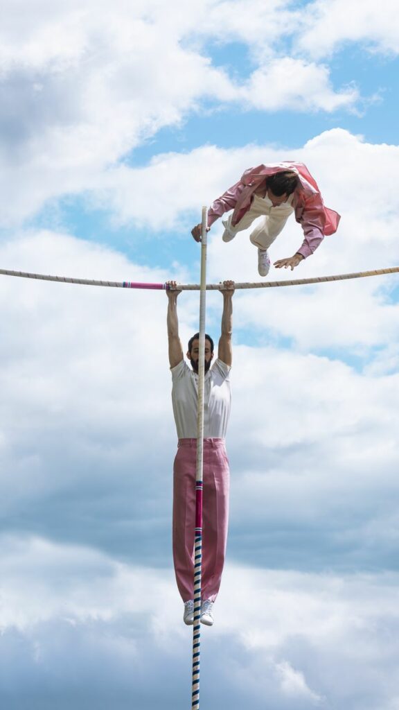 Акробаты на канате в воздухе парная акробатика фотография цирковых артистов Матье Форже