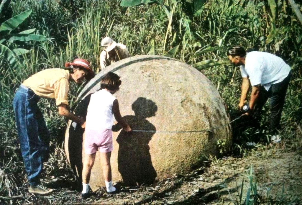 Археологи измеряют каменную сферу Коста-Рики &mdash; научное исследование петросфер Дикис