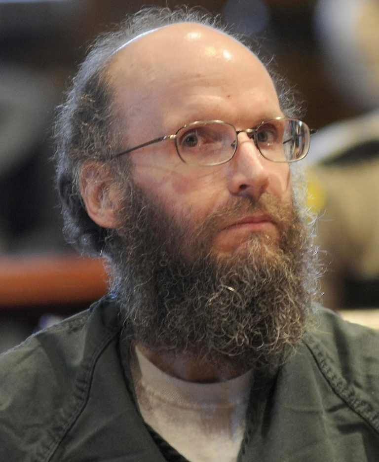 Кристофер Найт в тюрьме во время встречи с журналистом Майклом Финкелем, 2013