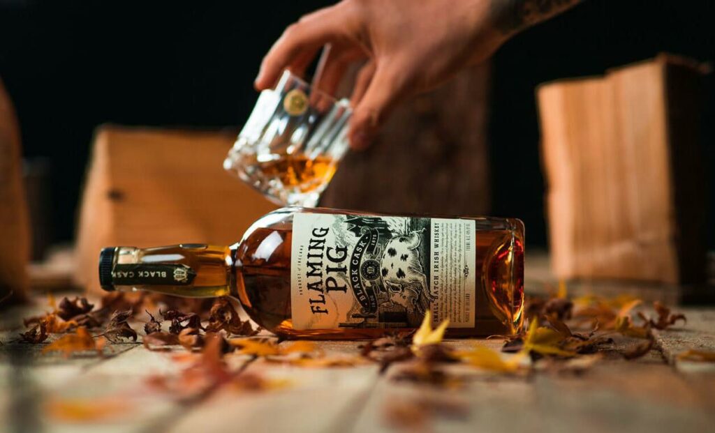 Бутылка ирландского виски Flaming Pig Black Cask &mdash; дань памяти пожару 1875 года