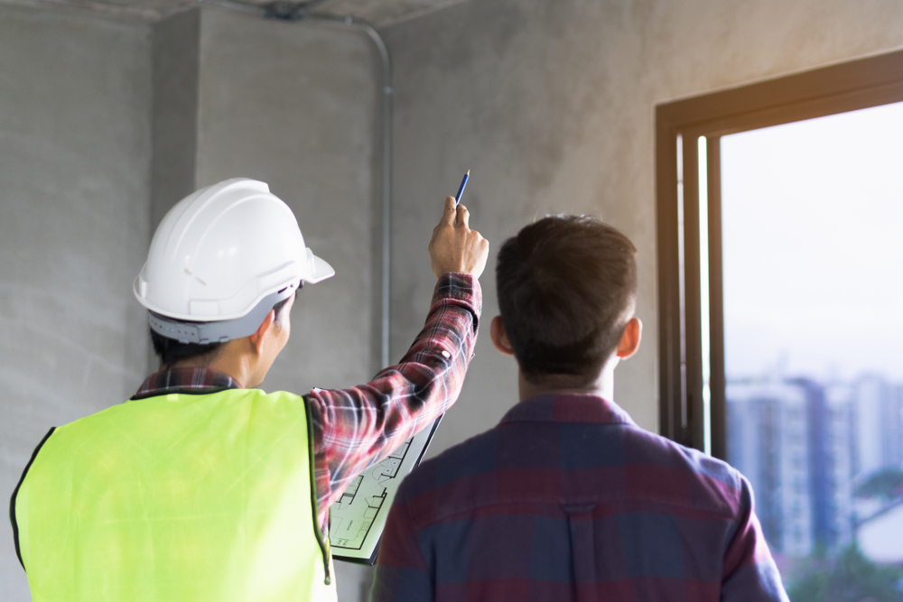 Client,and,contractor,discussing,plan,to,renovation,house.