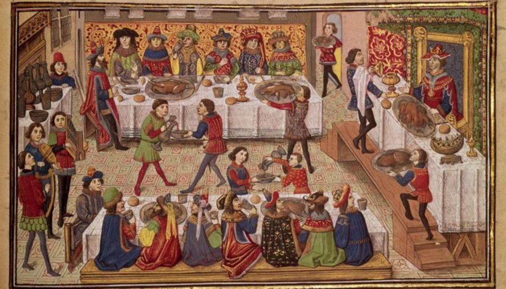 Королевский пир в средневековом замке: слуги подносят блюда к столу знати