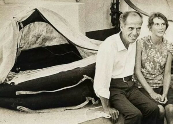 Как супруги Бэйли выживали 117 дней в Тихом океане на крошечном плоту