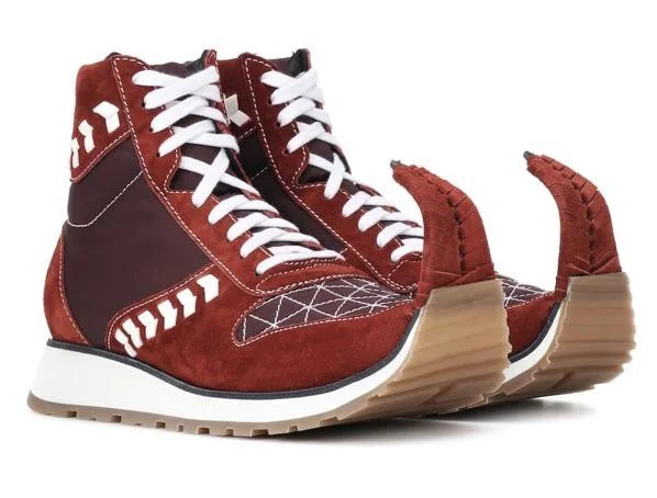 Необычные кроссовки с длинным носком из Индии