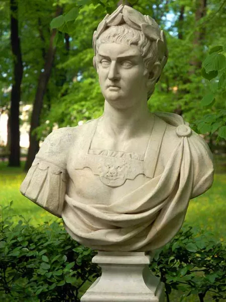 Статуя императора Нерона