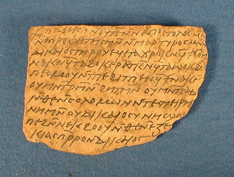 Египетский остракон глиняная табличка с записями о работе мастеров