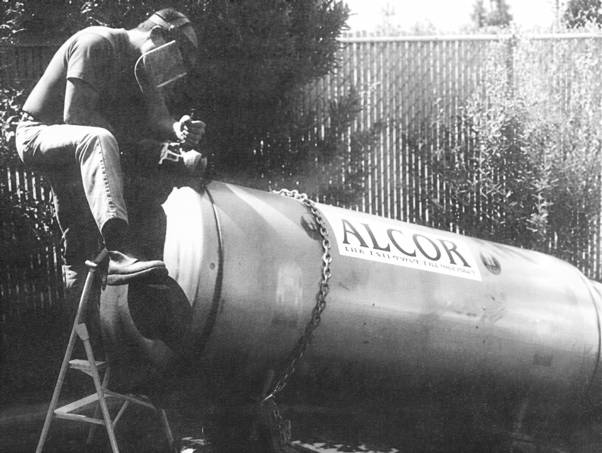 криокапсула для криоконсервации человеческого тела